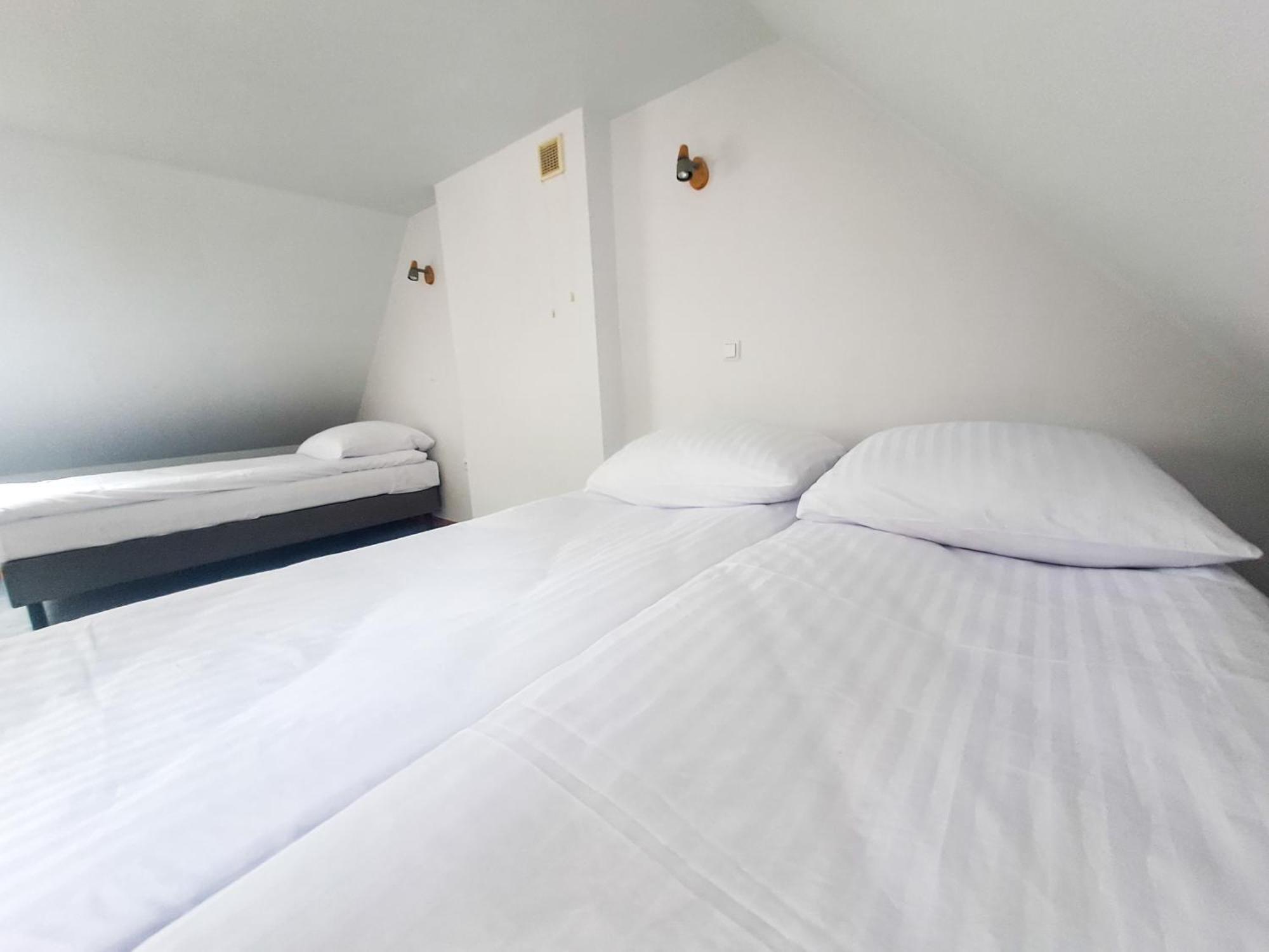 Marina Gorklo - Zurawi Kat Hotel Luaran gambar